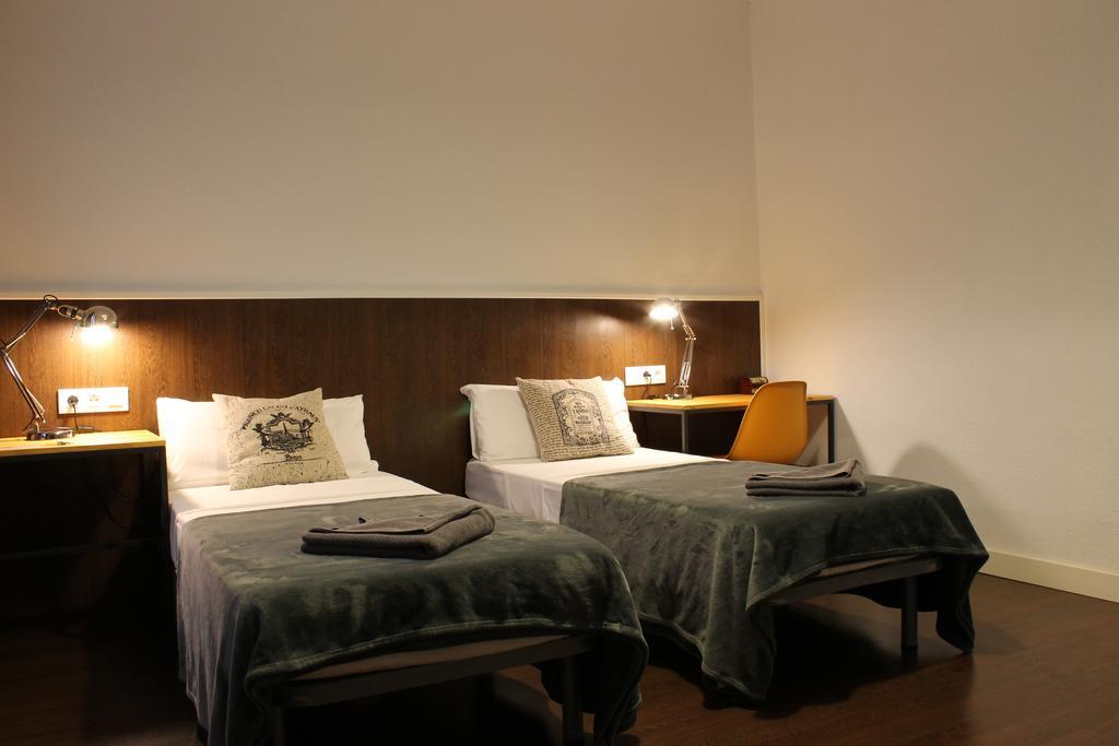 ברצלונה דירות באזור Eixample, בגודל 185 מר, עם 8 חדרי שינה ו- 4 חדרי רחצה פרטיים חדר תמונה